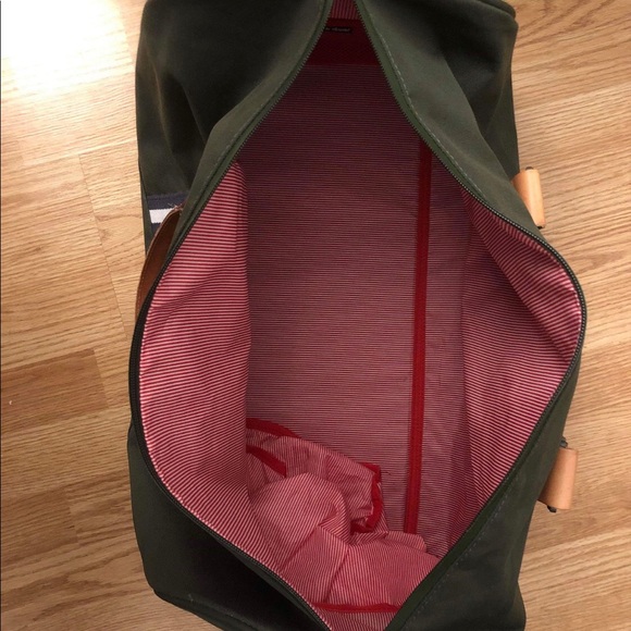 Herschel Duffel Bag - Leather & Olive - Picture 2 of 4